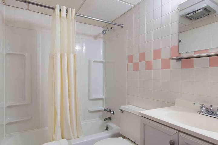 Room 16 of 24