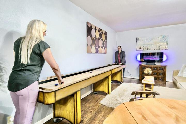 Beautiful Country Apartment AC, Pickleball, Billiards, Playground, Gardens