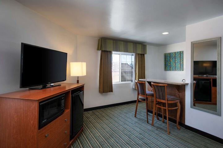 Room 5 of 16