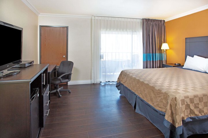 Room 4 of 19