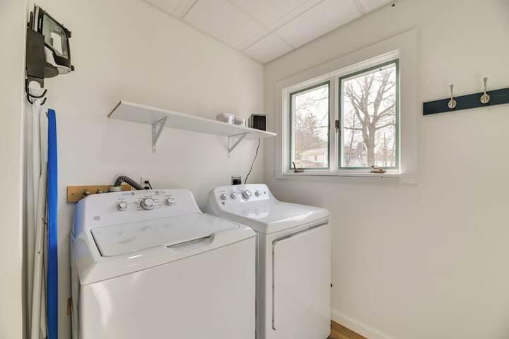 Spacious Naples Vacation Rental w / Private Hot Tub