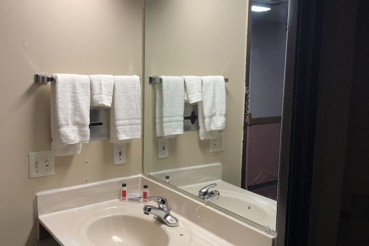 Room 8 of 10