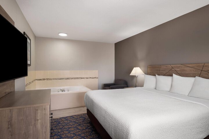 Baymont by Wyndham Waukesha