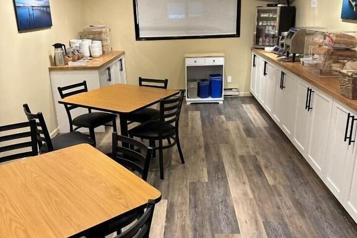 Sidney Waterfront Inn & Suites