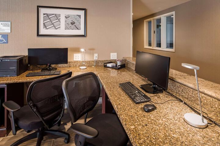 Best Western Plus Airport Inn Suites