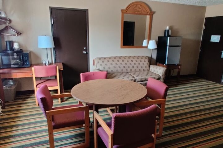 Room 32 of 37