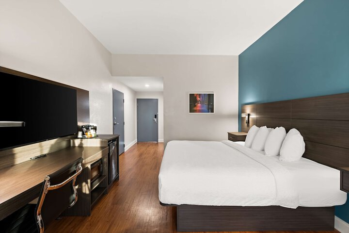Room 18 of 39