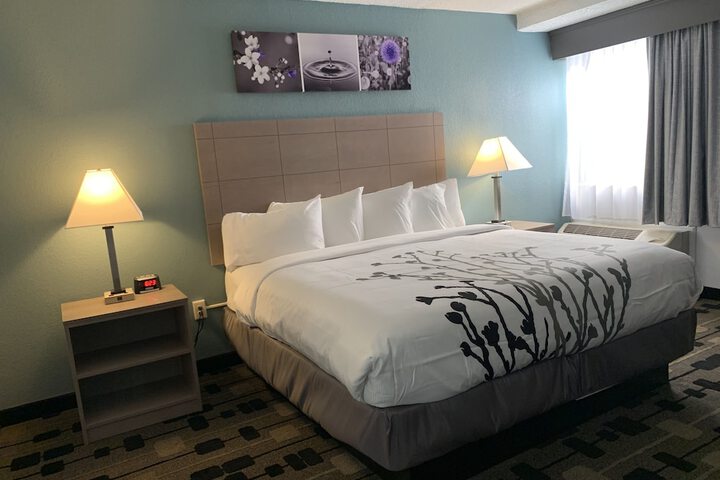 Room 10 of 32