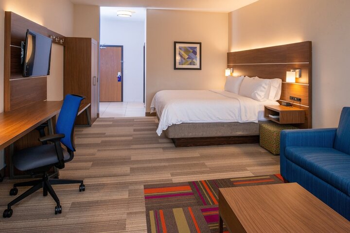 Room 52 of 80