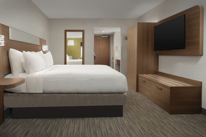 Room 8 of 33