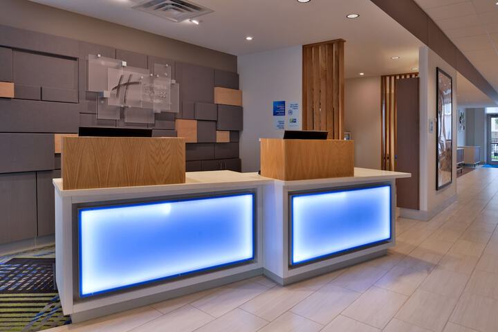 Holiday Inn Express & Suites Marshalltown by IHG