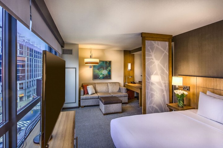 Room 13 of 33