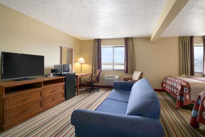 Room 7 of 8