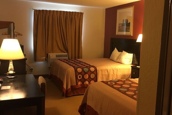 Room 33 of 46