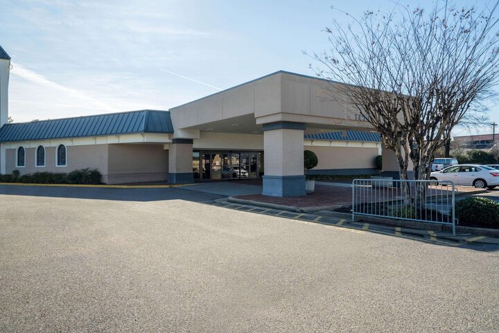 Travelodge by Wyndham Memphis Airport / Graceland