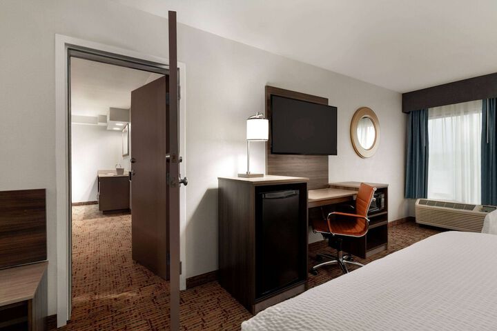 Room 30 of 39