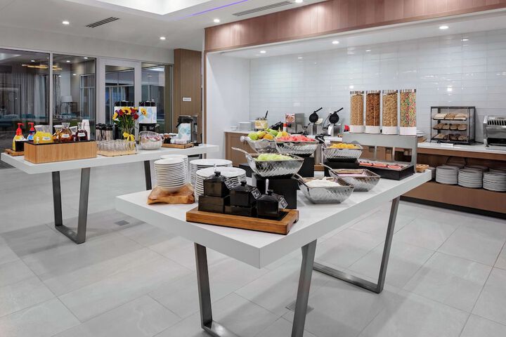 Breakfast/Coffee Service 104 of 110