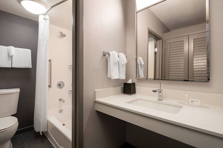 Room 15 of 32