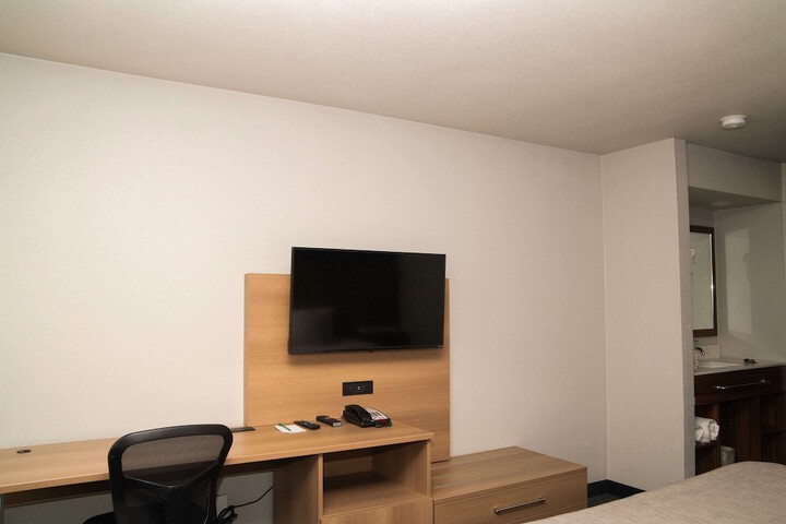 Room 12 of 38