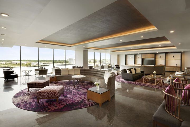 Lounge 64 of 71