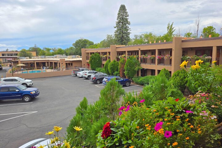 El Sendero Inn an Ascend Collection Hotel