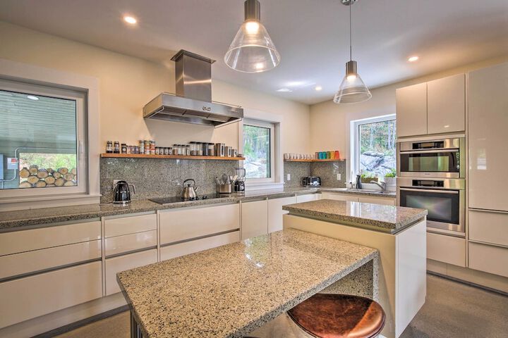 the Glabin: Garrison Gem w / Hot Tub & Fire Pit
