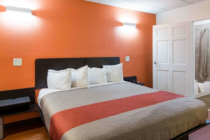 Room 15 of 34