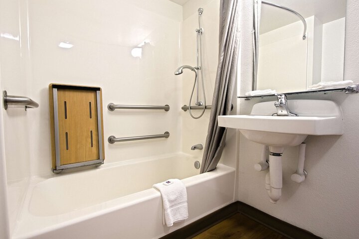 Motel 6 East Brunswick NJ