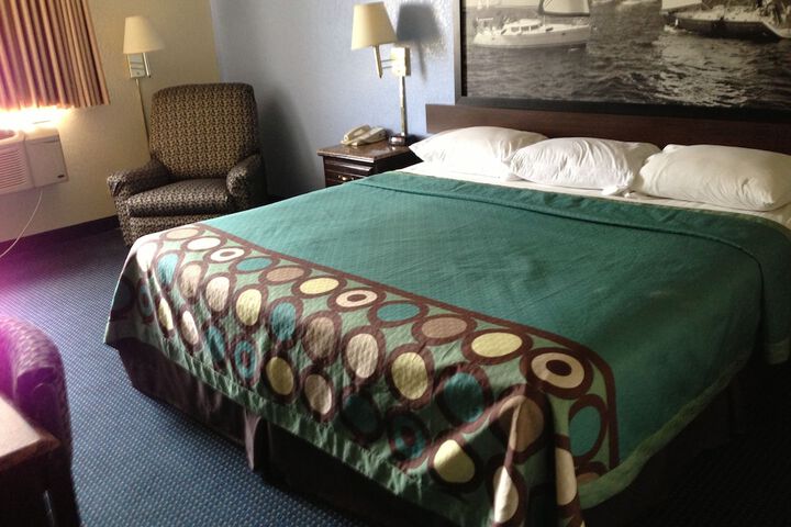 Room 16 of 26