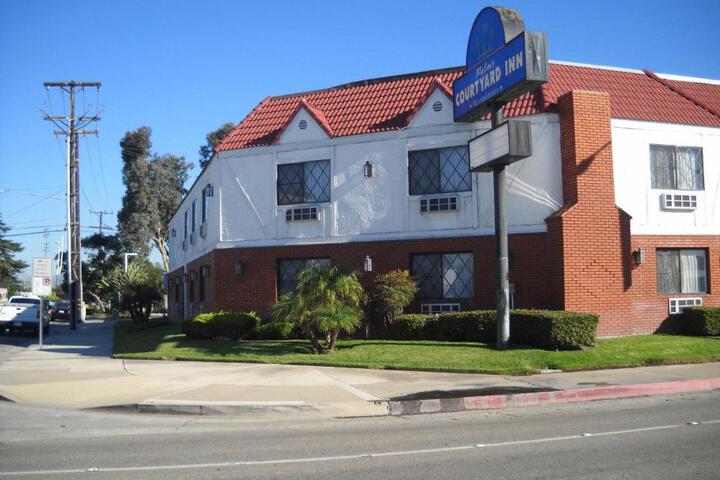 Palms Courtyard Inn