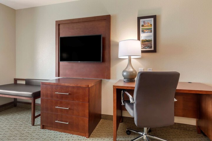 Room 7 of 28