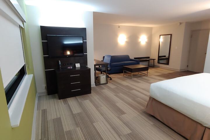 Room 14 of 25