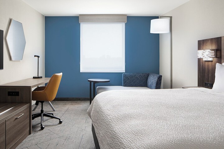 Holiday Inn Express Dallas Medical-Market Center by IHG