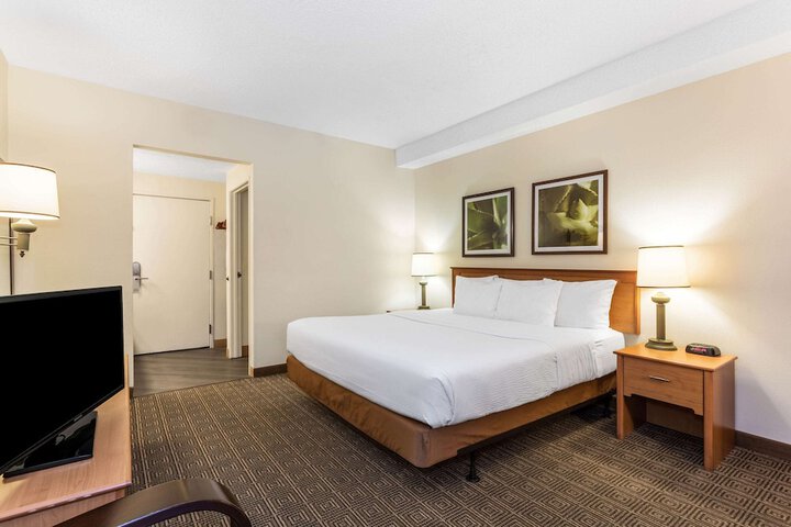 Room 32 of 58