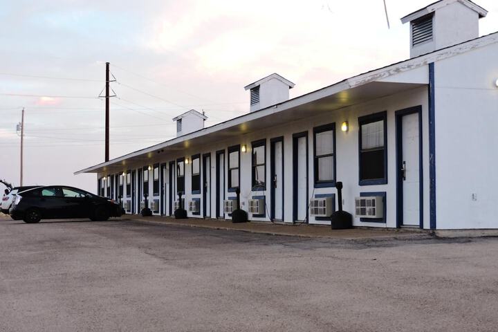 Riata Inn