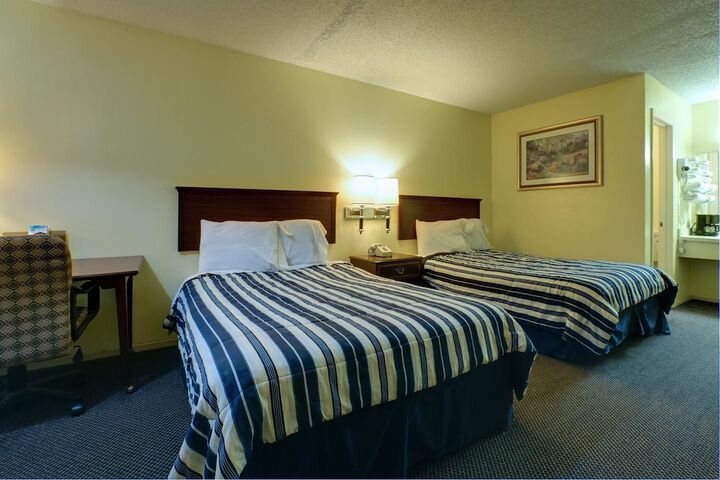 Room 8 of 12