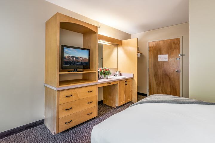 Room 13 of 22