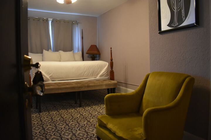 Room 52 of 104