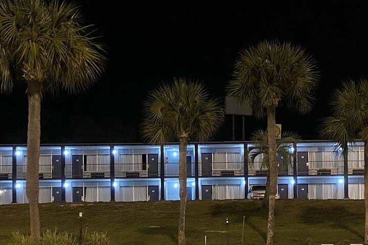 American Inn and Suites