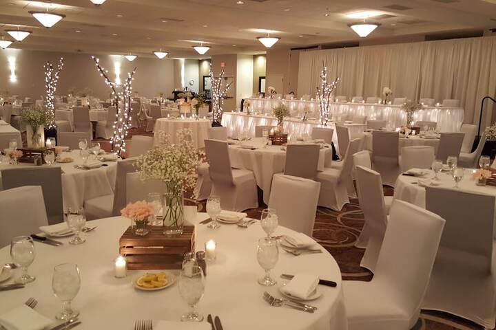 Holiday Inn Bloomington-Airport by IHG