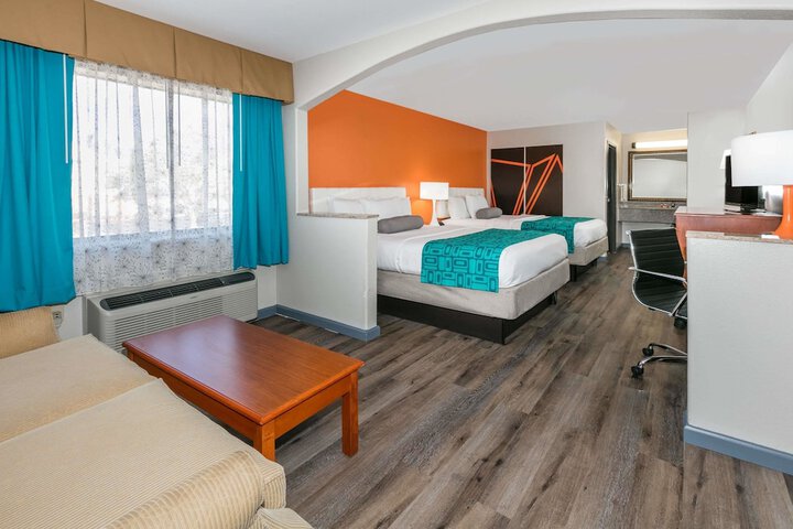 Room 5 of 11