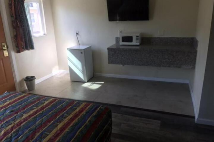 Galleria Inn Montclair / Ontario
