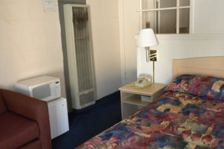 BUDGET MOTEL