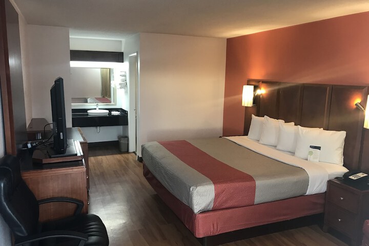 Room 11 of 46