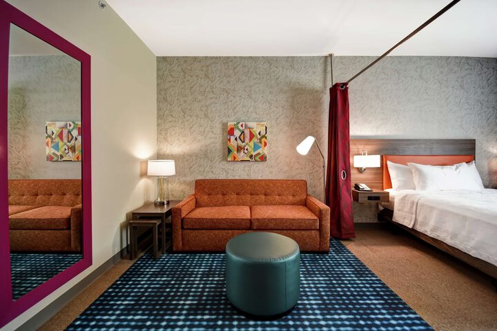 Room 27 of 40