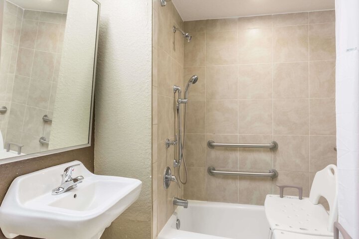 Microtel Inn & Suites by Wyndham Jacksonville Airport