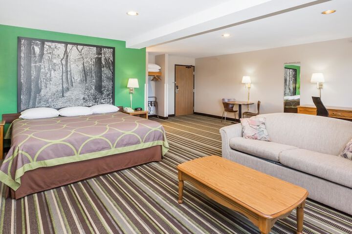 Room 3 of 16