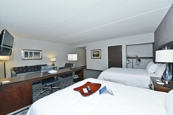 Hampton Inn & Suites Greensboro / Coliseum Area
