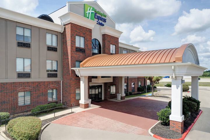 Holiday Inn Express Hotel & Suites Winnie by IHG