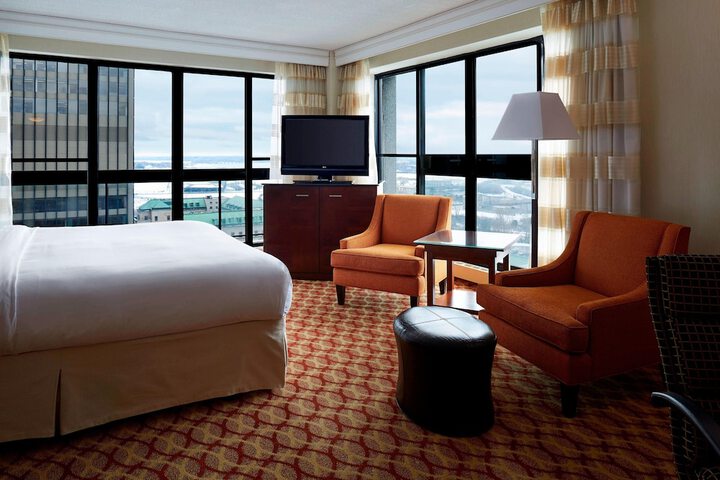 Room 32 of 76